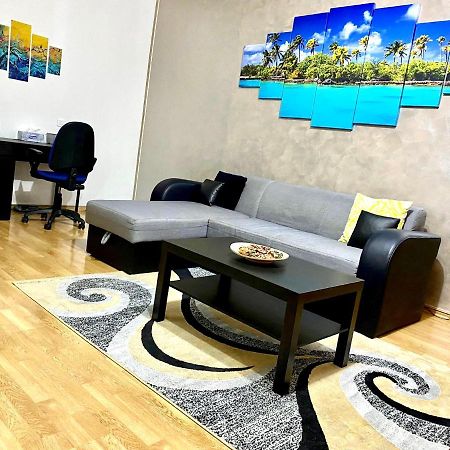 Sky Modern 1 Bedroom Apt W Free Parking Бухарест Екстер'єр фото