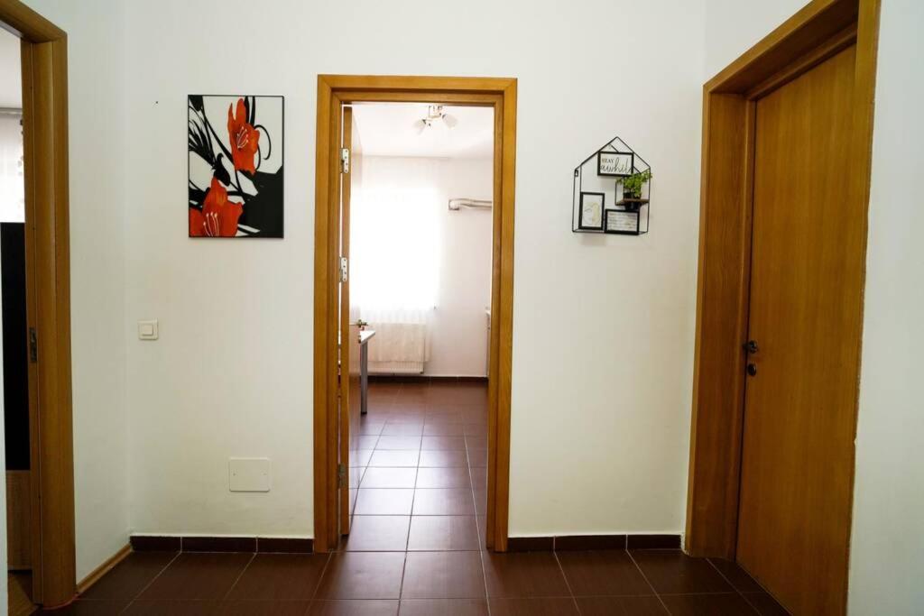 Sky Modern 1 Bedroom Apt W Free Parking Бухарест Екстер'єр фото